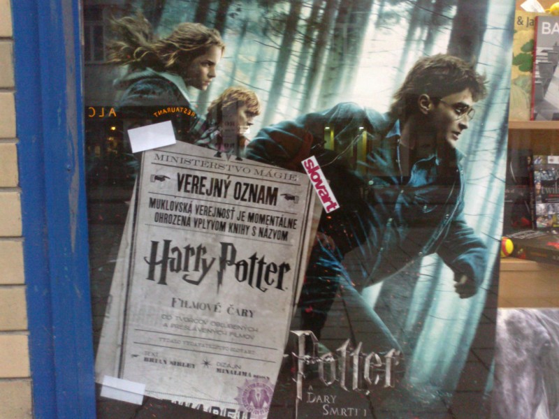 Une affiche de « Harry Potter et les reliques de la mort » en Slovaque